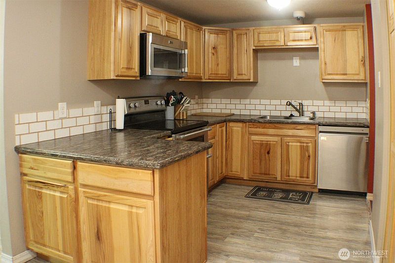 3rd image of 131 SE 3rd Avenue
