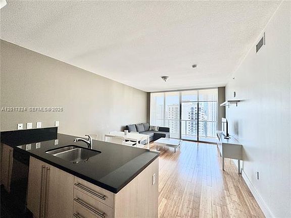 4th image of 1111 SW 1st Ave APT 3524