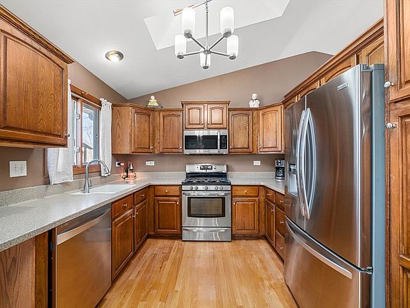5th image of 431 Badger Ln