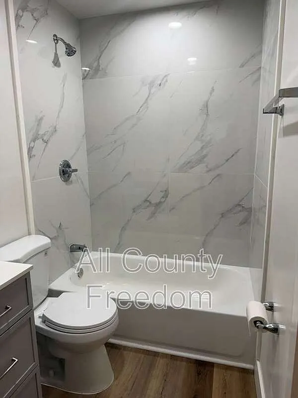 2 bed, 1.0 bath, $3,000 — Photo 2