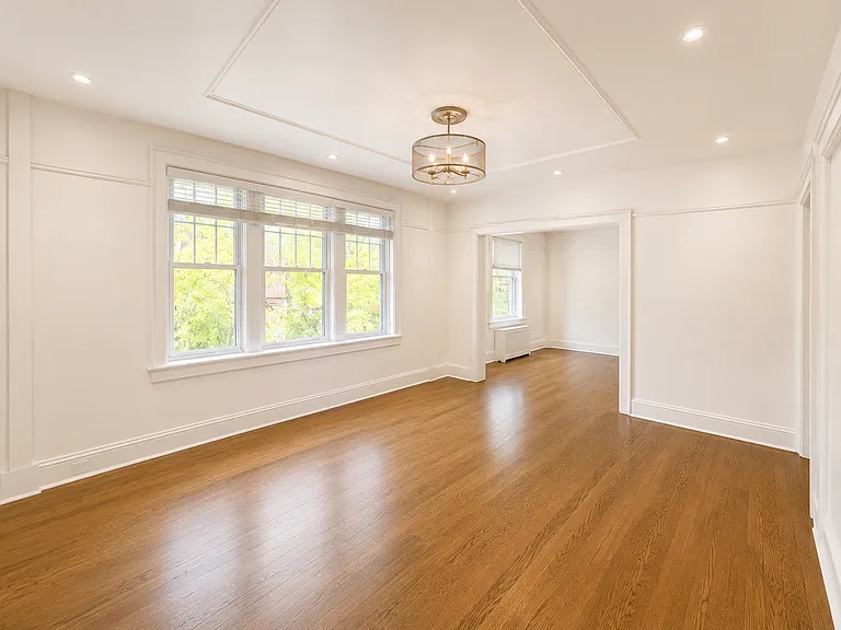 135 Earl Pl #8 — Photo 4