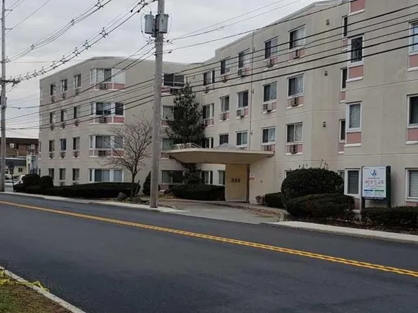 333 Grand Ave APT 2D, Palisades Park, NJ 07650