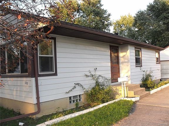3rd image of 147 Hagen Ave