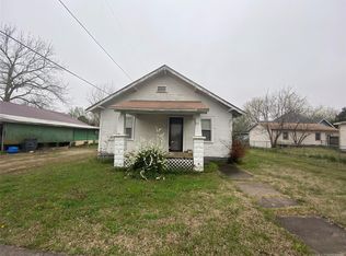211 E 3rd St, Holdenville, OK 74848