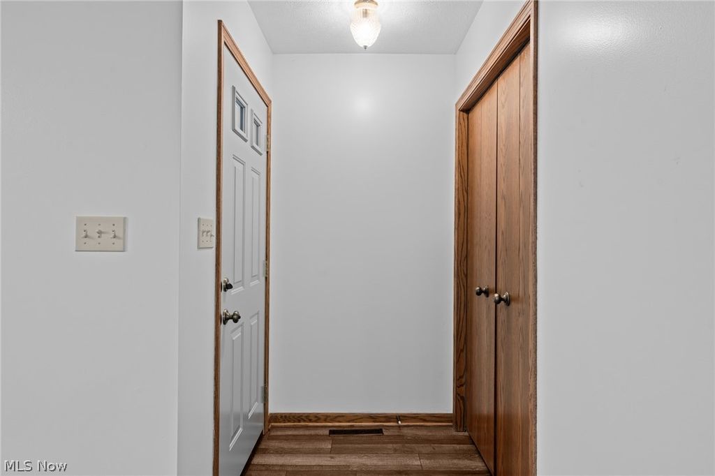 Apartment in Lake Township, Stark - View 4
