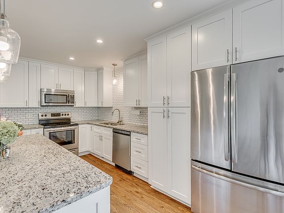 4th image of 2538 Arnold Dr