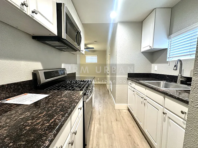 3036 B St #1/4 — Photo 2