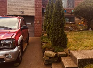 2404 Red Oak Dr, Pittsburgh, PA 15220