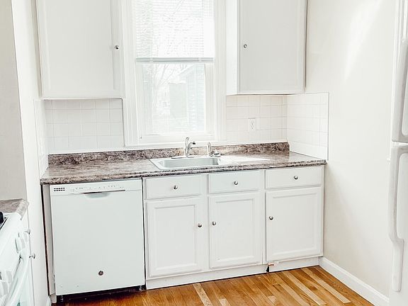 3rd image of 23 Harrington Ave #1/2