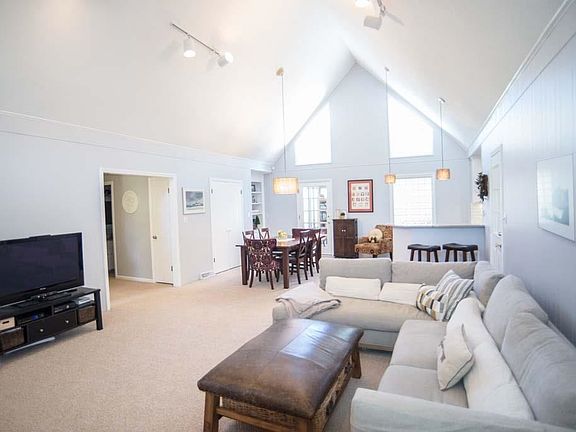 2nd image of 201 Timberlane Dr