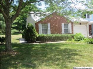 28 Redwood Dr, Eatontown, NJ 07724