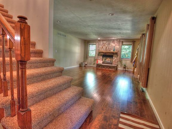 Living room with gas firepla