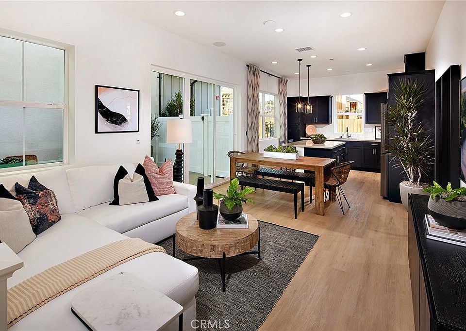 1st image of 4426 S Fairmount Paseo
