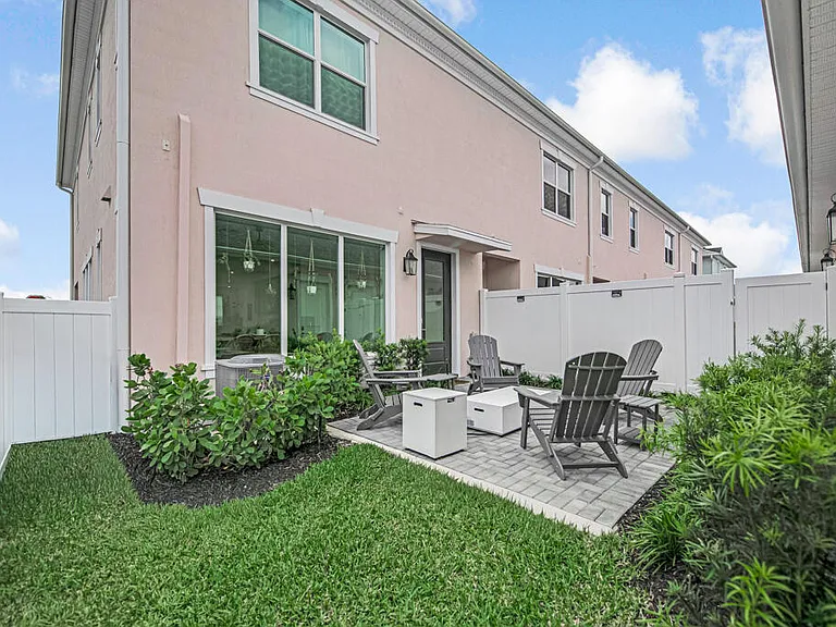 930 SW Prairie Ave — Photo 46