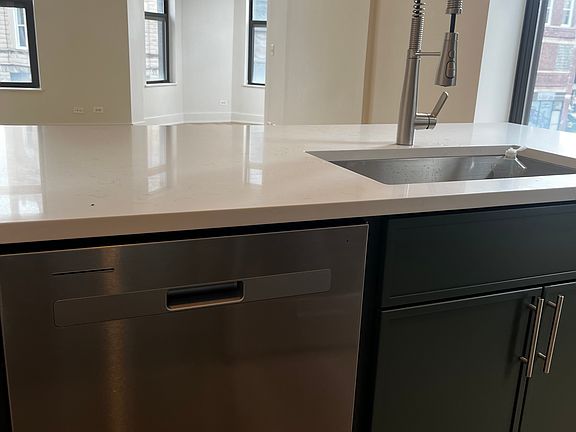 4th image of 1460 W Chicago Ave #2F