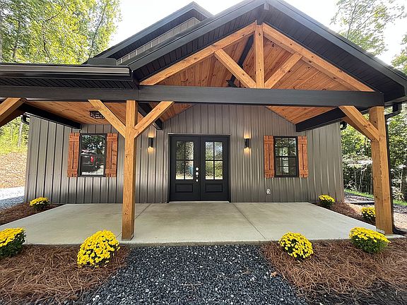 2nd image of 2718 Cove Rd