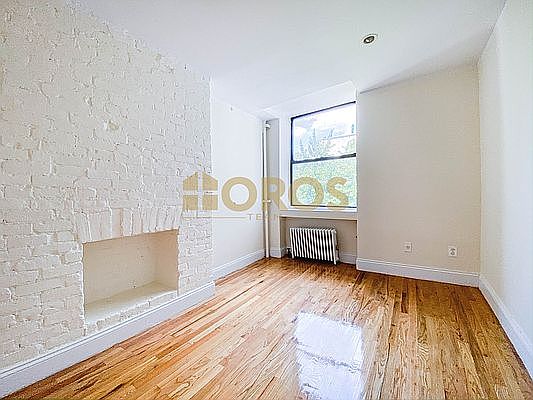 5th image of 339 E 10th St APT 4w