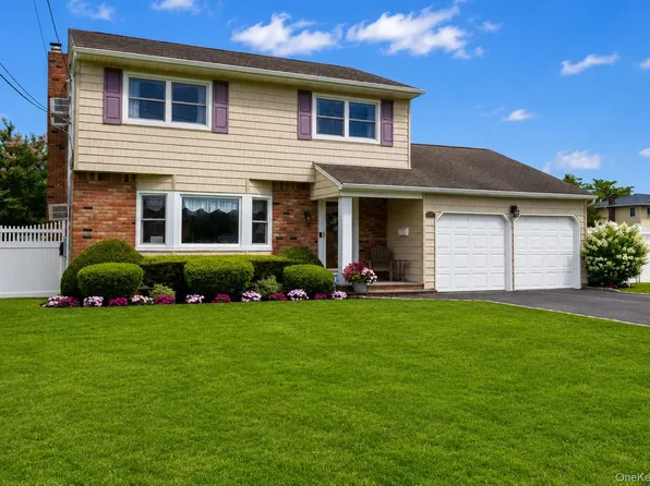 1453 10th Street, West Babylon, NY 11704