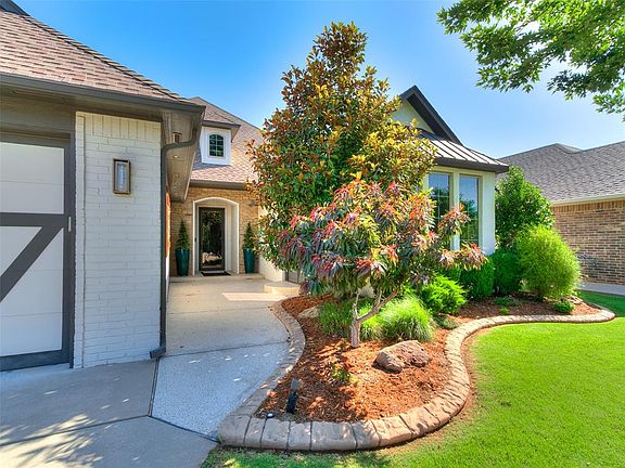 5th image of 929 NW 195th Pl