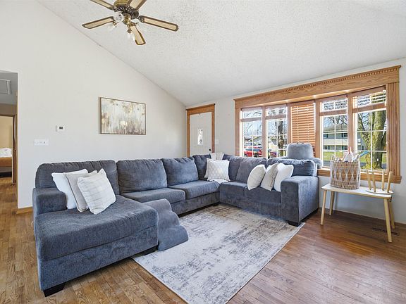 4th image of 2602 N William St