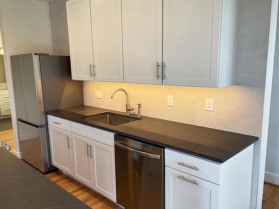 4th image of 765 1/2 Summit St