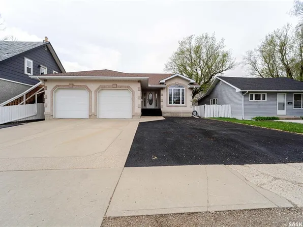 1054 Monk AVENUE, Moose Jaw, SK S6H 4E4