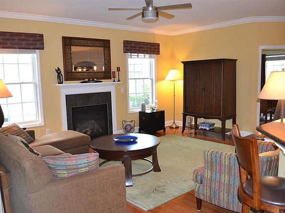 5th image of 9 Sheldon Dr