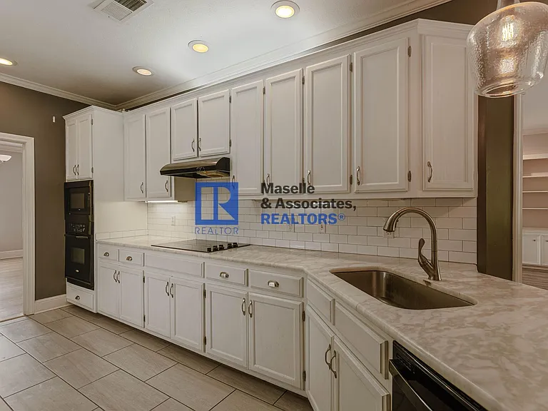 1046 Newland St — Photo 14
