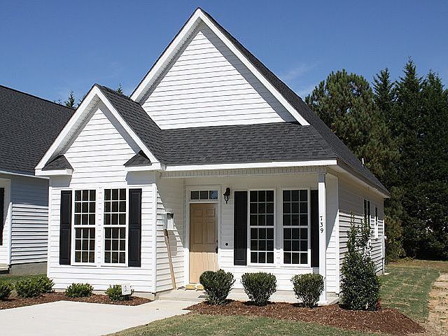 2nd image of 739 Barlang Cir