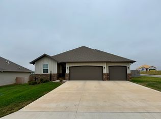 1918 W Valley Ridge Rd, Ozark, MO 65721