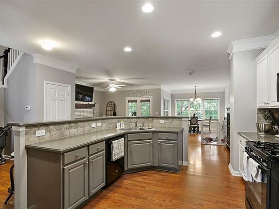 2nd image of 215 Aldridge Pl