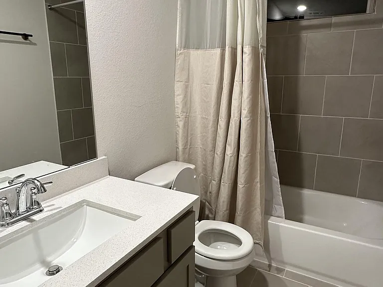 Upstair Shared bathroom