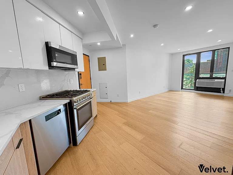 116-17 Grosvenor Ln #5C — Photo 6