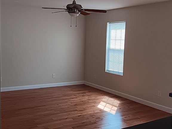 5th image of 101 Clover Ct #101