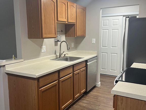 5th image of 7425 Brookdale Dr