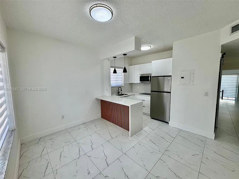 421 NW 13th Ave #A — Photo 2
