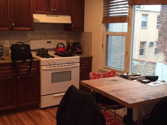 3rd image of 25 Conselyea St #3