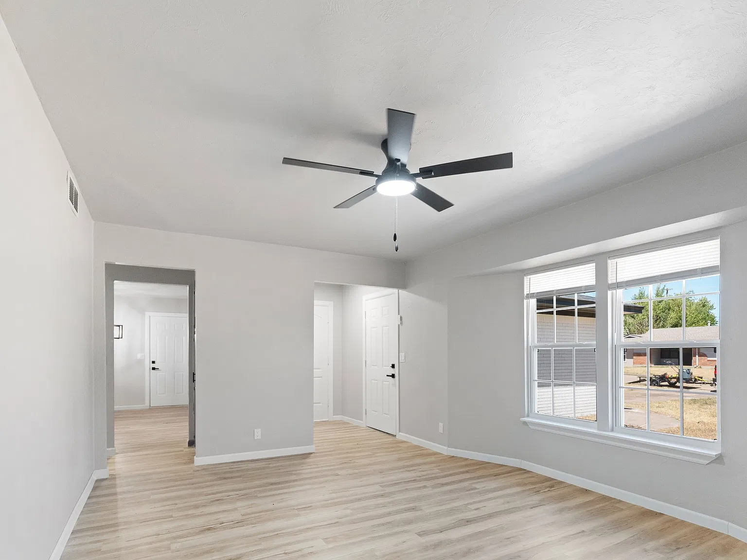3 bed, 1.5 bath, 1115 sqft, $1,525 — Photo 3
