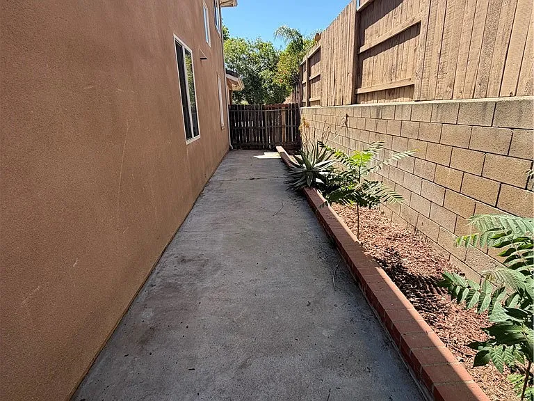 15147 Paddock St — Photo 15