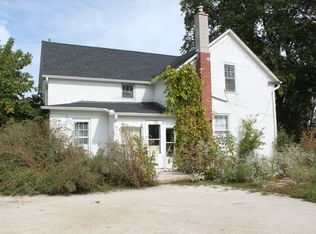 7111 W Donges Bay Rd, Mequon, WI 53092