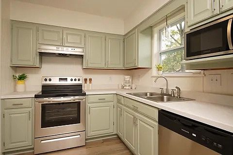 5th image of 821 Meadow Ln