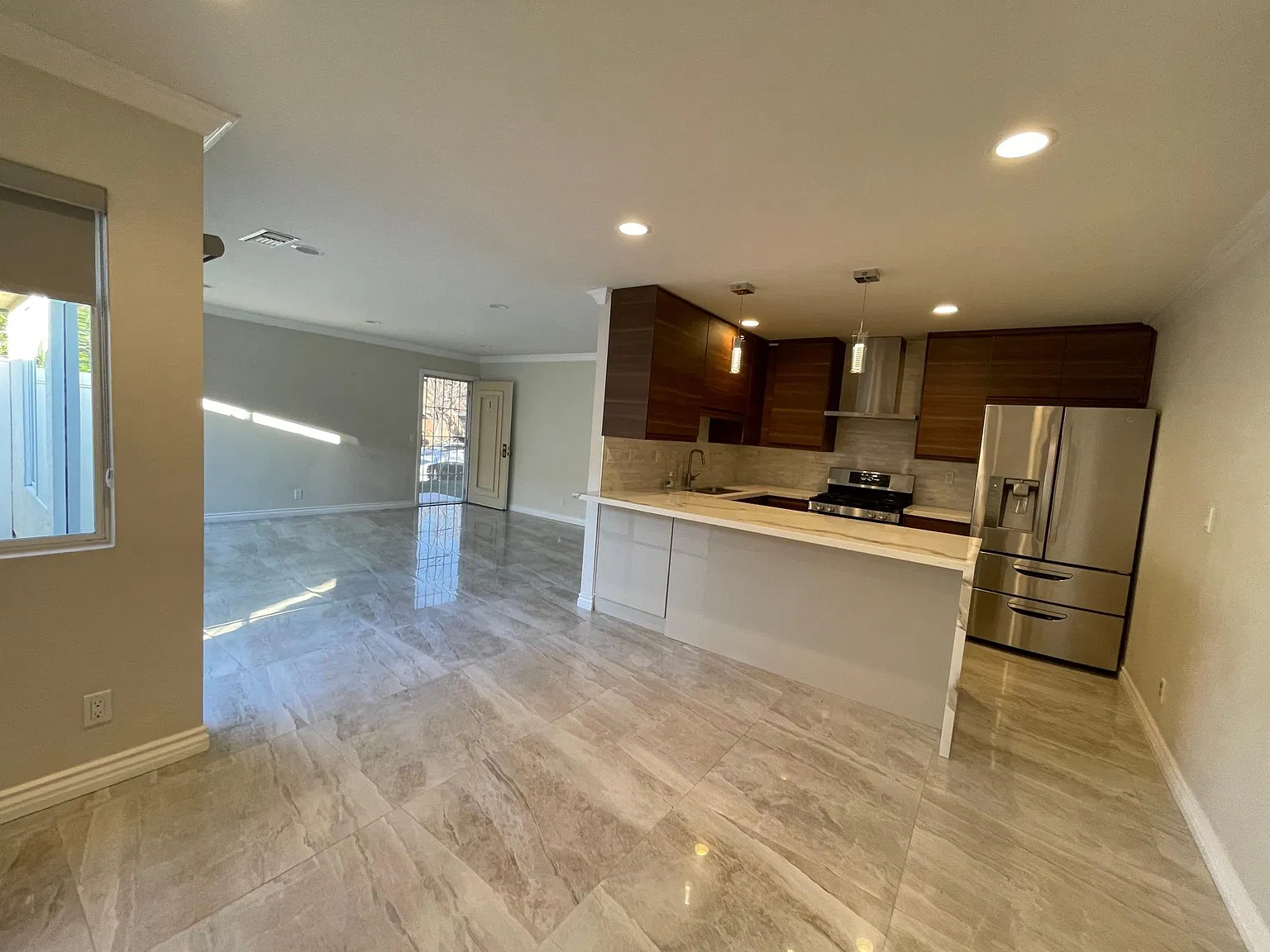 3 bed, 1156 sqft, $4,000 — Photo 3
