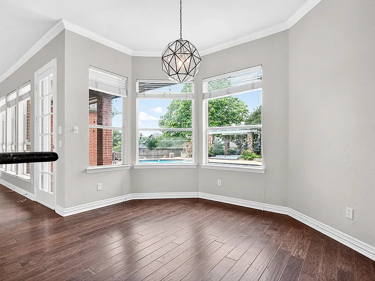 1210 Forest Hills Dr — Photo 14