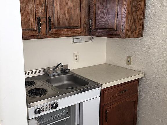 4th image of 204 W 6th St APT 6