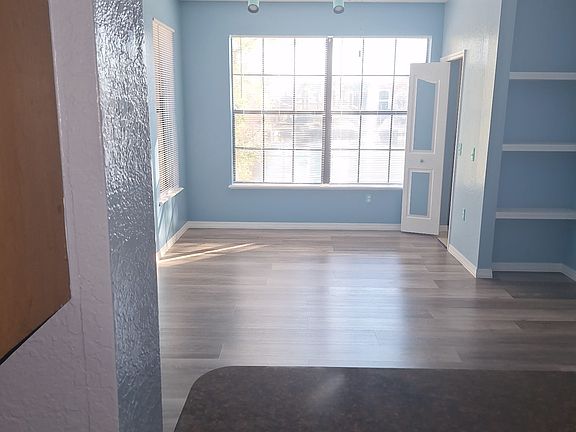 3rd image of 6137 Metrowest Blvd Unit 202