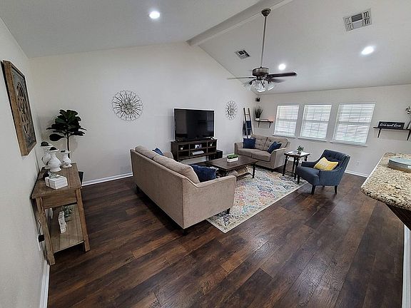 Vaulted ceilings!