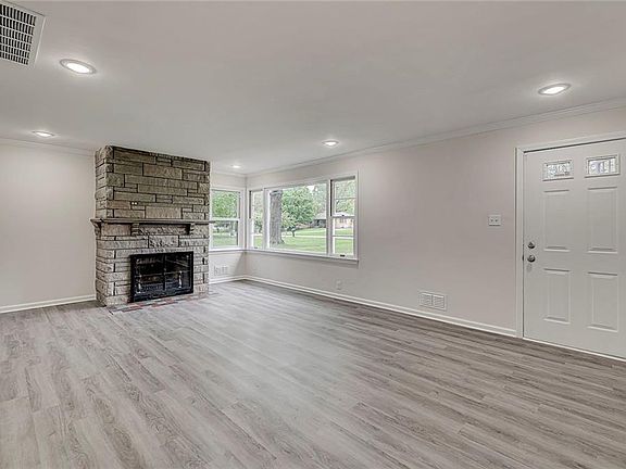 2nd image of 4110 N Drexel Ave