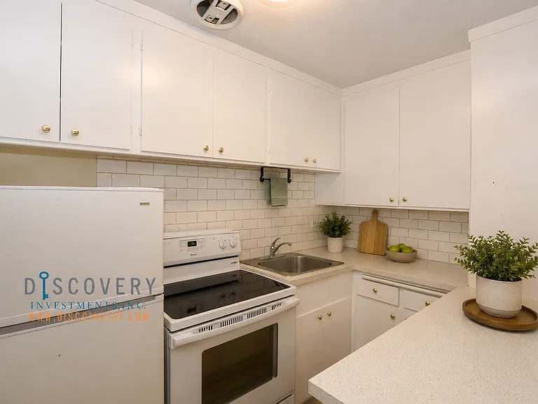 Brandon St. 1730 — Photo 10