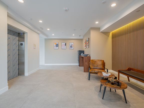 5th image of 10218 Fernglen Ave #204