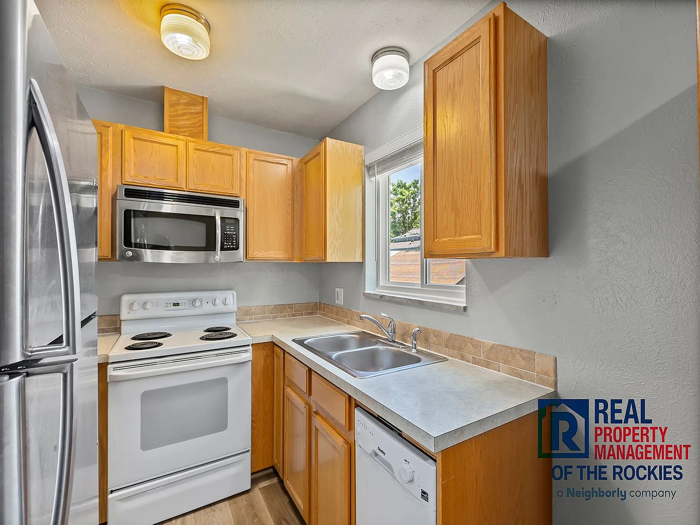 Charming 2 Bed, 1 Bath Condo in Prime Location! — Photo 4